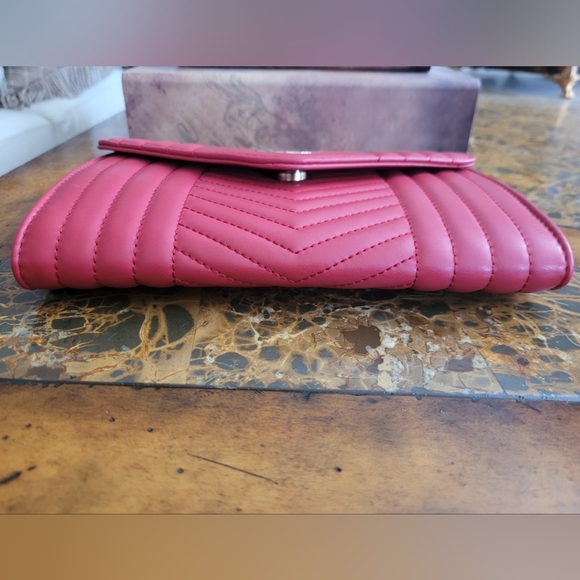 Badgley Mischka Red Quilted Women's Bag - Picture 5 of 10